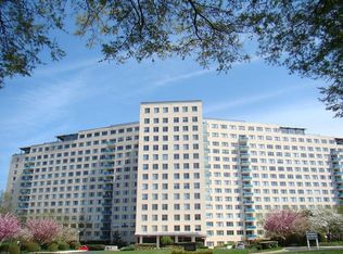 10401 Grosvenor Pl APT 505, Rockville, MD 20852