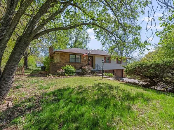 15299 Prairieview Rd, Bonner Springs, KS 66012
