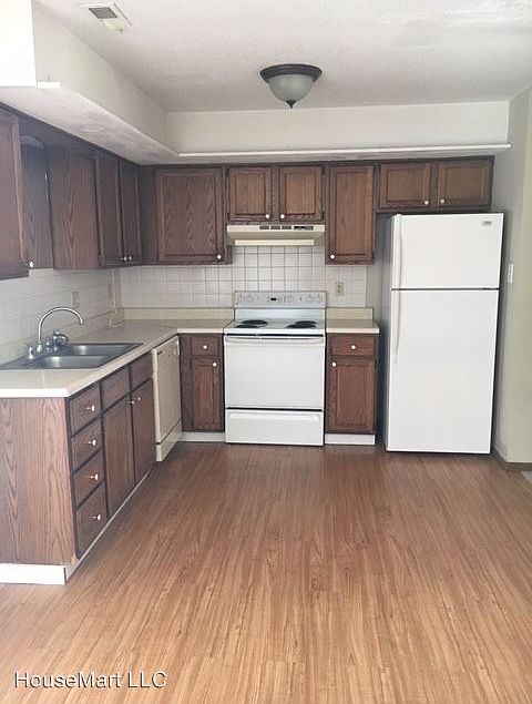 2nd image of 1720 Amelia St APT E