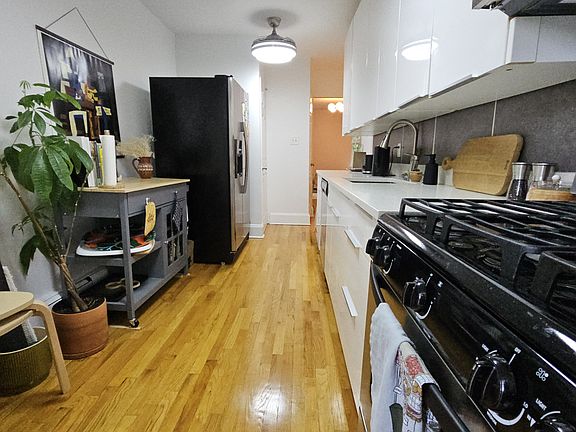 3rd image of 33 Douglass St #2