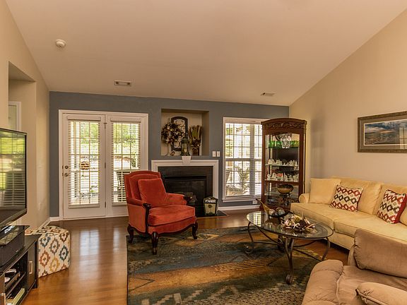 2nd image of 16 Montreat Ln