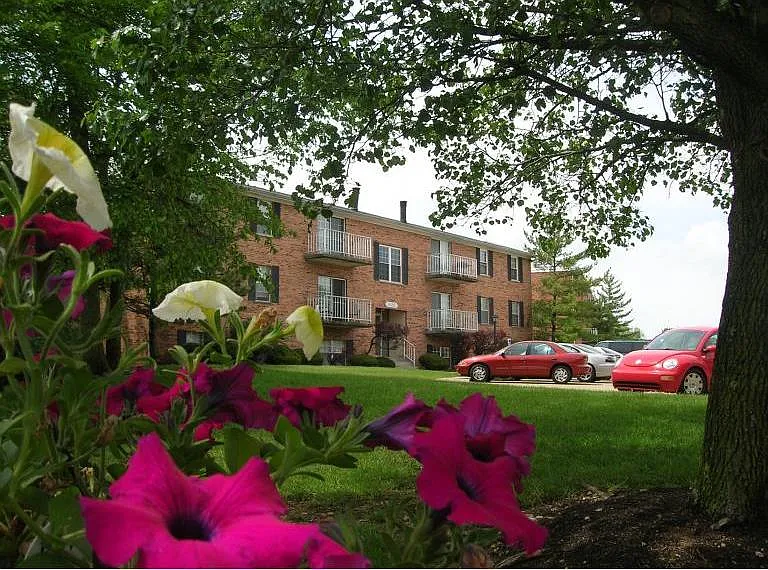 Lees Crossing Apartments — Photo 57