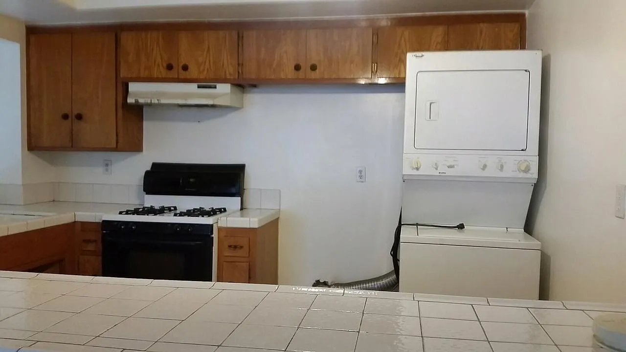 2 bed, 850 sqft, $2,300 — Photo 4