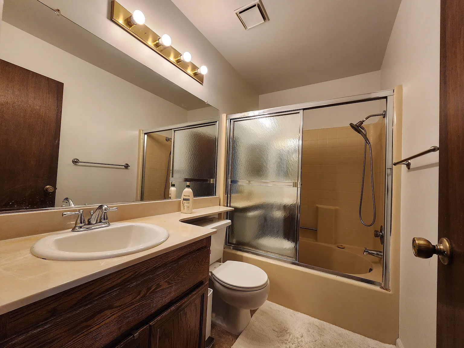 3 bed, 2.5 bath, 1522 sqft, $2,200 — Photo 4