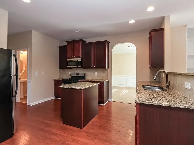 4940 Hopewell Manor Dr — Photo 6