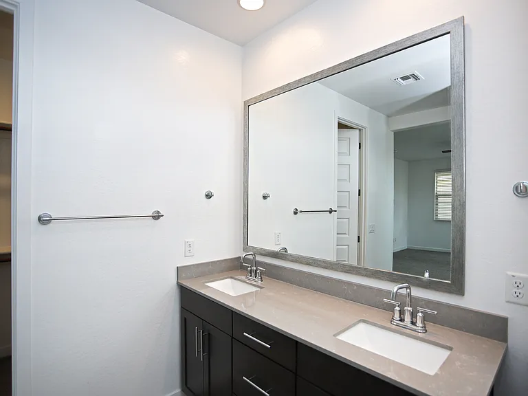 2250 E Kelly Dr — Photo 27