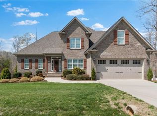 7623 Monty Dr, Kernersville, NC 27284