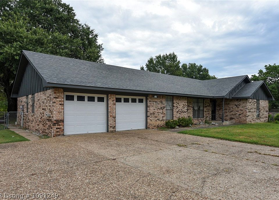 1st image of 1623 Colonial Dr