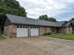 1623 Colonial Dr, Sallisaw, OK 74955