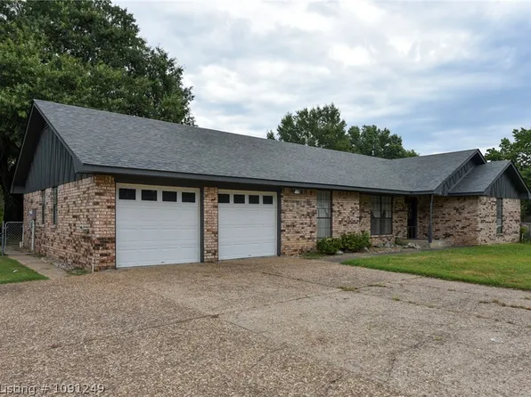 1623 Colonial Dr, Sallisaw, OK 74955