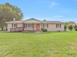 809 Parkway Dr, Smithville, TN 37166