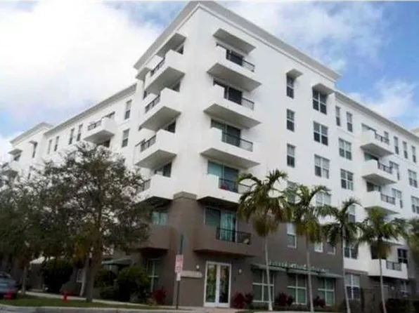 2421 NE 65th St, Fort Lauderdale, FL