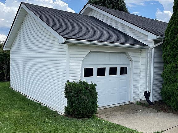 3rd image of 152 Derby Dr