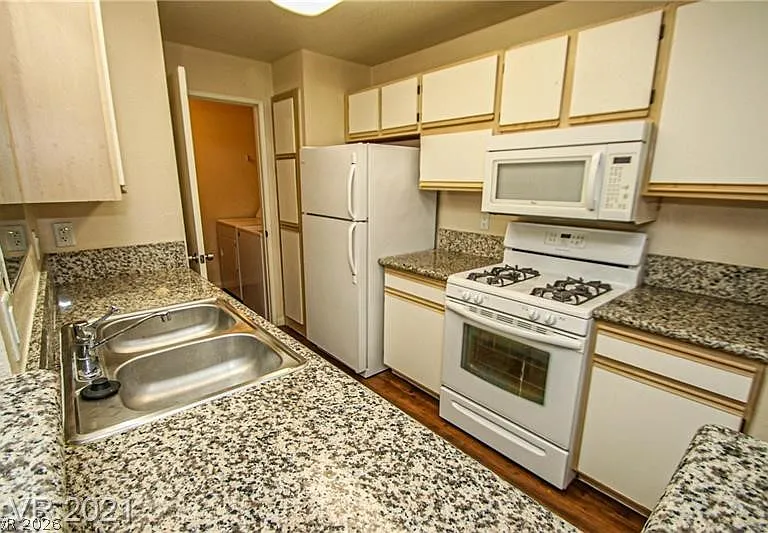 2200 S Fort Apache Rd #2048 — Photo 5