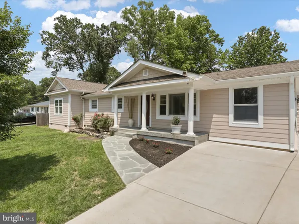 8211 Hocking Pl, Alexandria, VA 22309