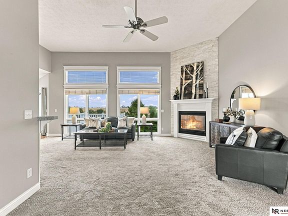 4th image of 165 Eagle View Dr