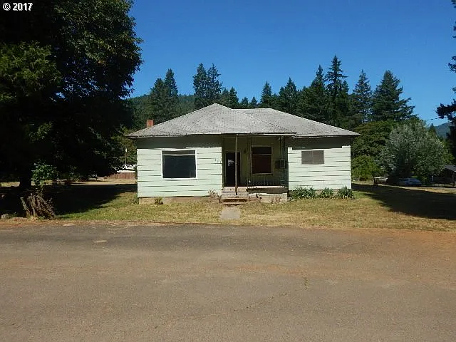 301 5th St photo 1