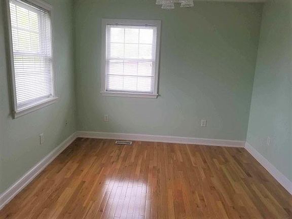3rd image of 13571 Gearhart St NE