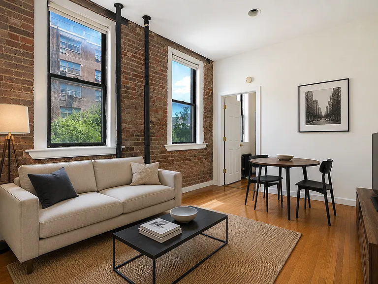 254 E 3rd St #15 — Photo 1
