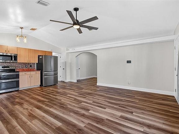 4th image of 2174 19th Ave SW