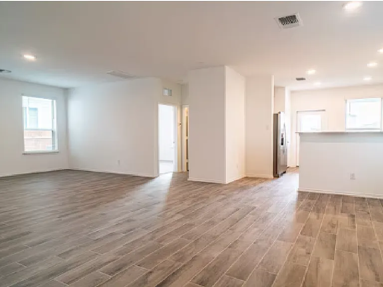 133 Bennington Dr — Photo 5