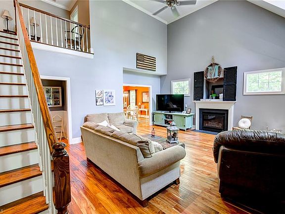 3rd image of 4401 Sabre Ct