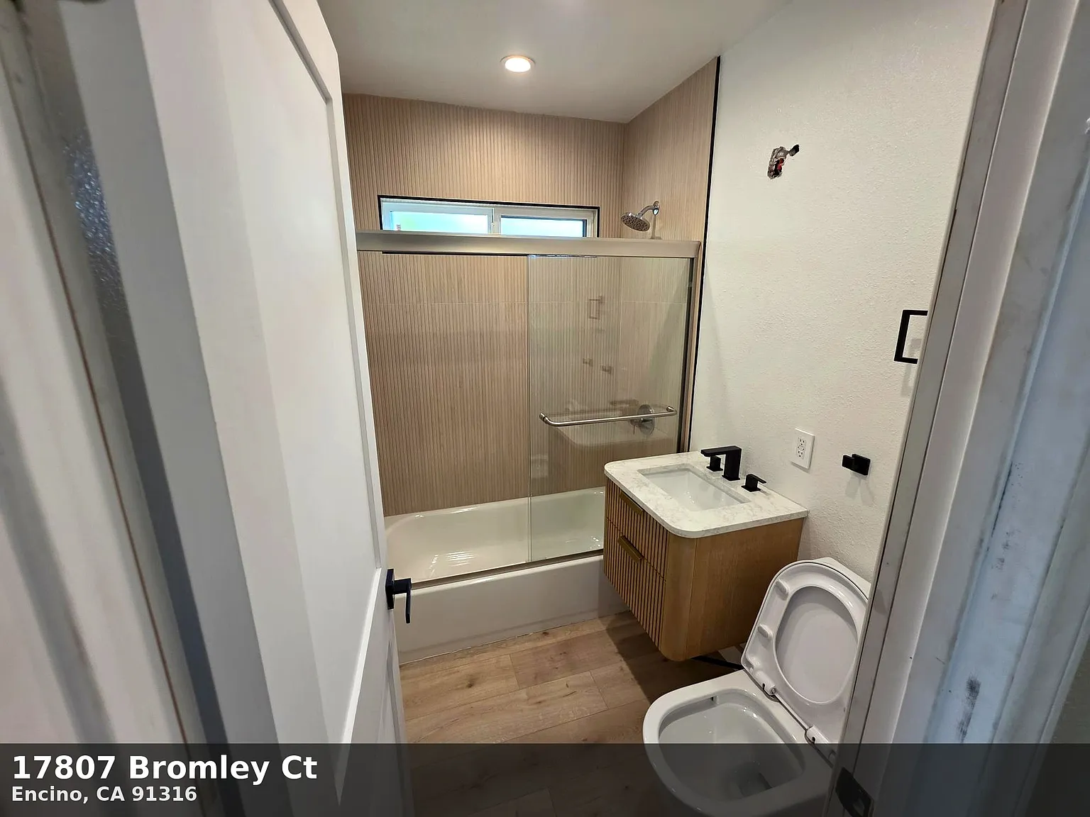 2 bed, 830 sqft, $4,000 — Photo 2