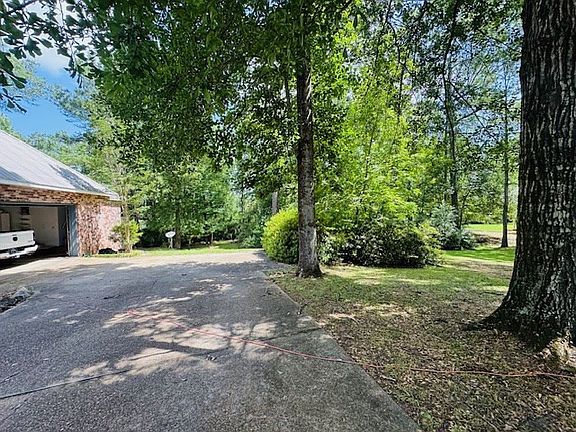 5th image of 2112 Woodlands Dr