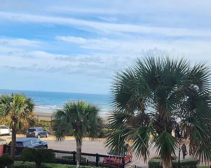 The Oceanfront Galveston Apartments — Photo 62