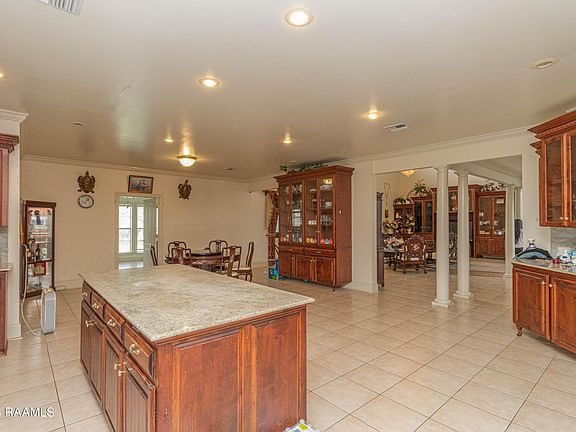 4th image of 2470 Lakewood Dr