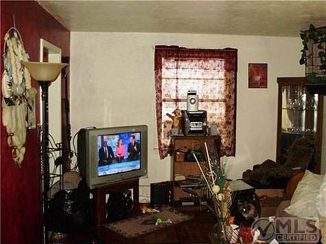 5th image of 815 Country Club Dr