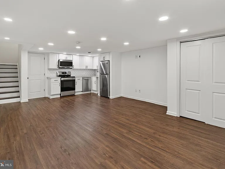 738 11th St NE #3 — Photo 9
