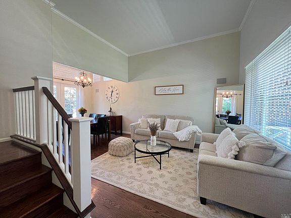 3rd image of 8741 Holly Leaf Drive