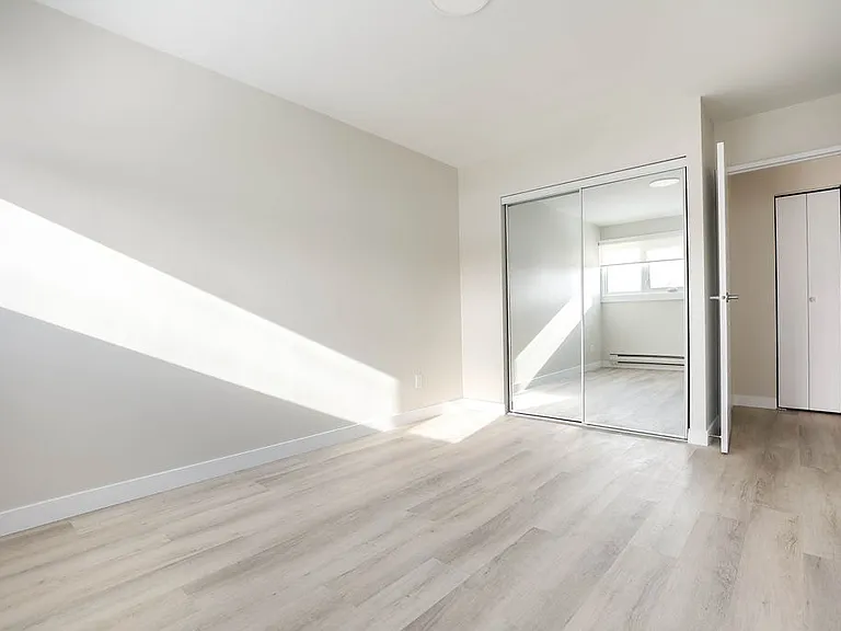 6105 Roblin Blvd — Photo 14