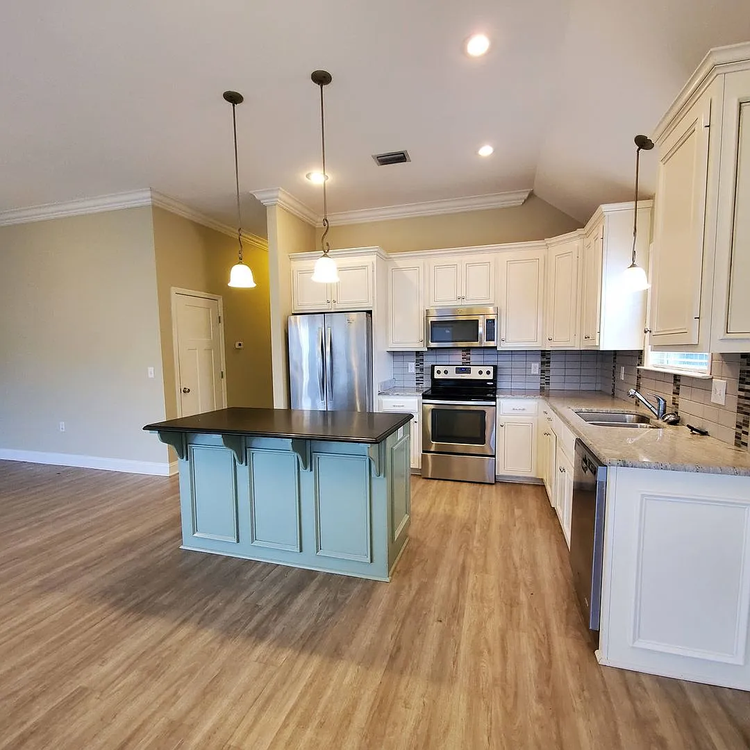 Modern Elegance Meets Southern Comfort: 4BR/2BA Gem in Northlake Neighborhood! — Photo 3