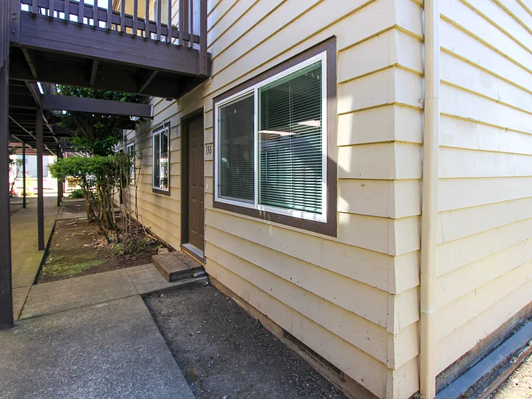 136 Sunset Ave N #136 — Photo 4