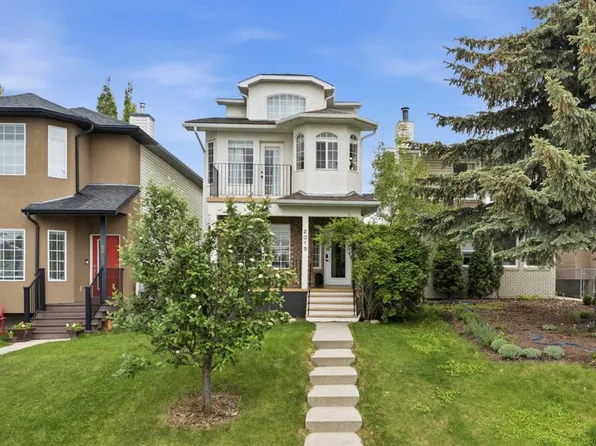 2015 N 36th Ave SW, Calgary, AB T2T 2G8