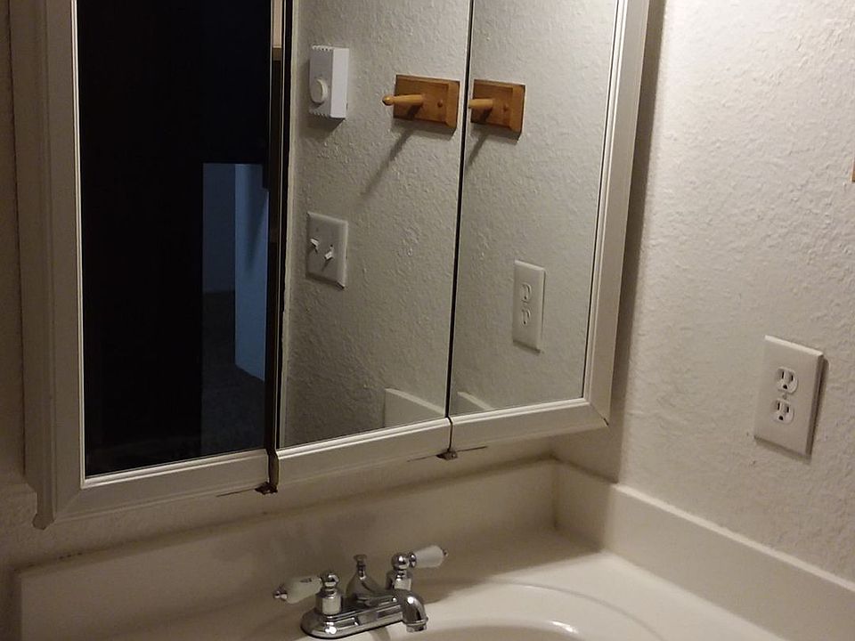 CO0000 389 NE 10th St Madras OR Zillow