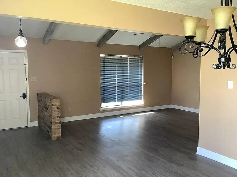 381 Windermere Blvd — Photo 3