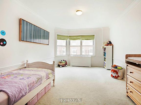 4th image of 20 Sutton Pl S APT 14C