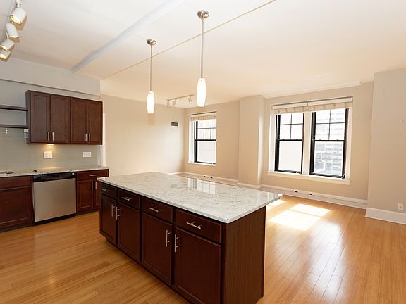4th image of 415 W Belmont Ave #925