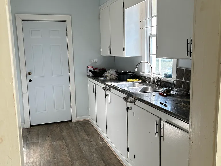 307 Columbia Rd — Photo 1