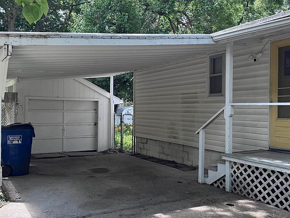 3rd image of 1831 Barker Ave