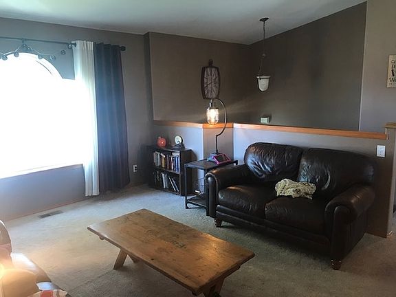 3rd image of 1714 N Holiday Ln