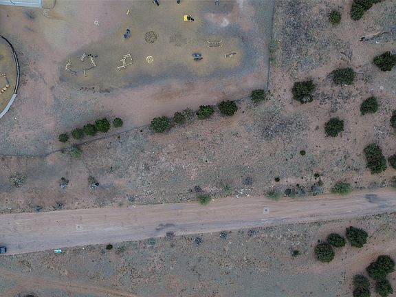 3rd image of 4049 Lucia Ln