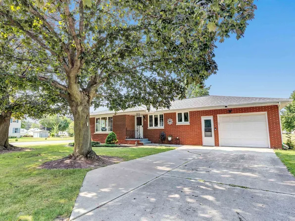 225 1st St, Luxemburg, WI 54217