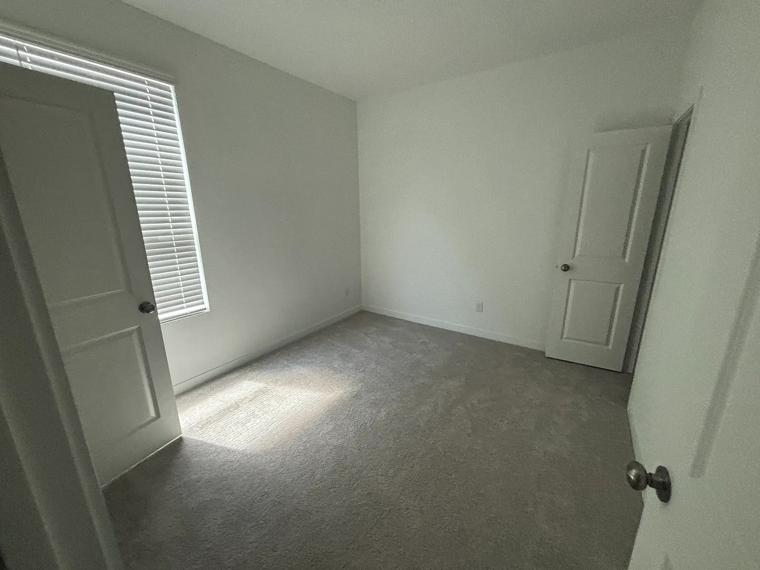 5 bed, 2516 sqft, $600 — Photo 2
