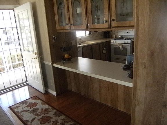 4th image of 1362 Bishop Dr