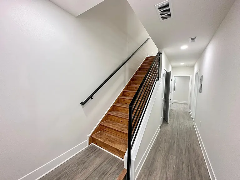 2520 E Tioga St — Photo 11