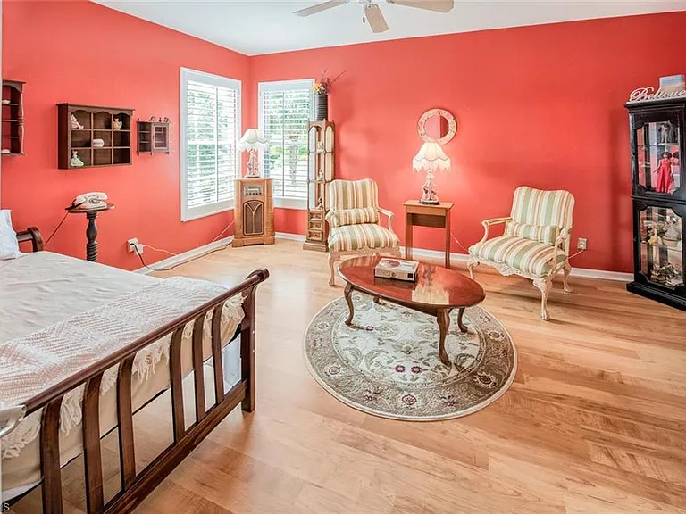 23036 Lone Oak Dr — Photo 16
